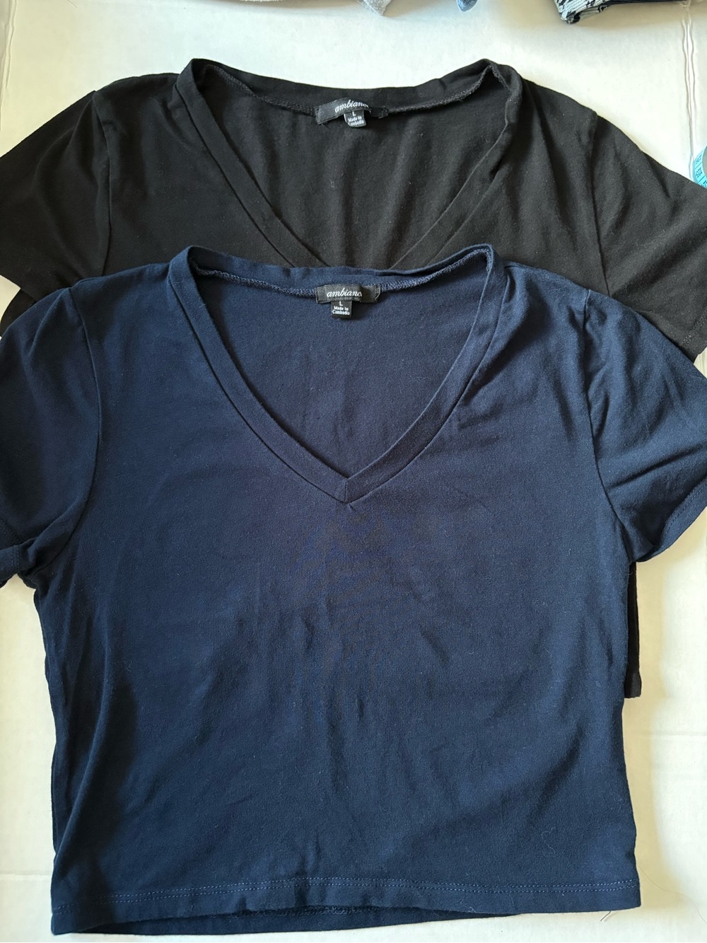 [BUNDLE] Ambiance Black & Navy Ribbed V-Neck Crop Tops - Size L